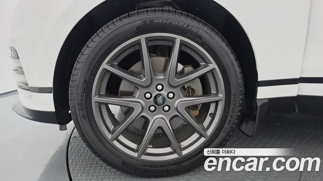 Land Rover Range Rover Velar 2024 thumb 5