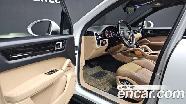 Porsche Cayenne 2019 thumb 12
