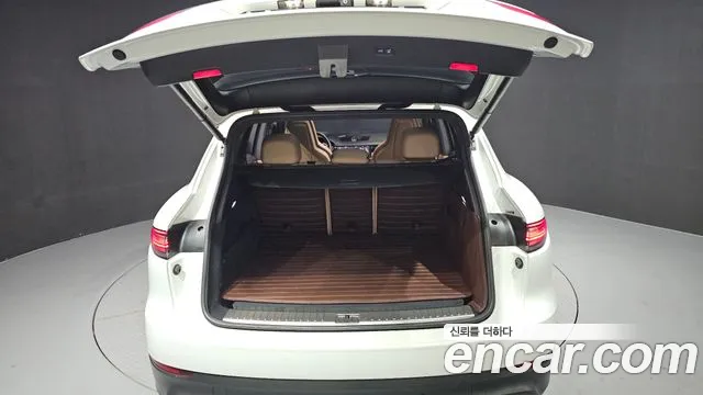 Porsche Cayenne 2019 thumb 2