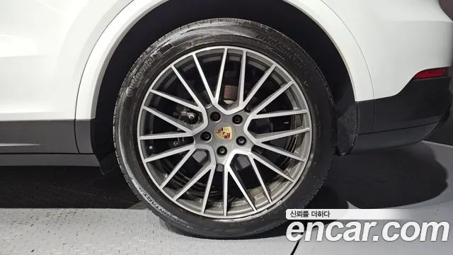 Porsche Cayenne 2019 thumb 10