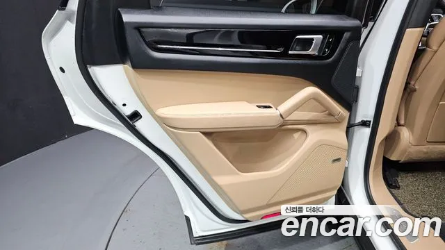 Porsche Cayenne 2019 thumb 8
