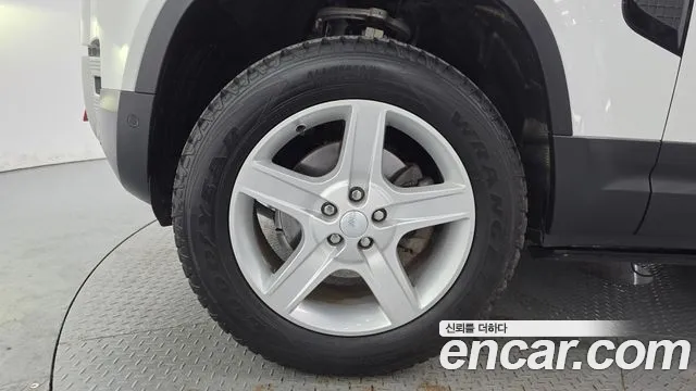 Land Rover Defender 2022 thumb 6