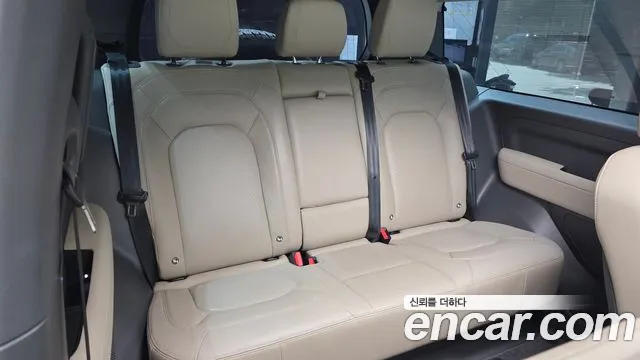 Land Rover Defender 2022 thumb 12