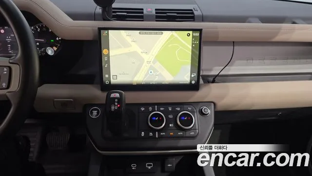 Land Rover Defender 2022 thumb 4
