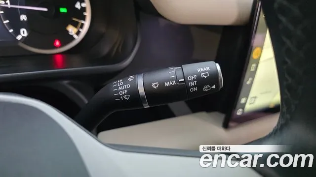 Land Rover Defender 2022 thumb 3
