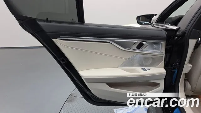 BMW 8 серии 2022 thumb 7