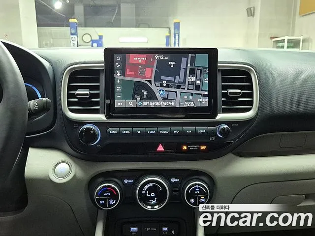 Hyundai Venue 2023 thumb 2