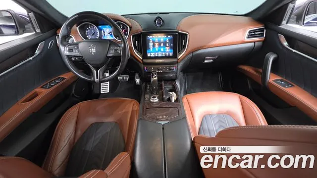 Maserati Ghibli 2019 thumb 9