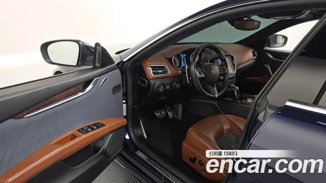Maserati Ghibli 2019 thumb 7