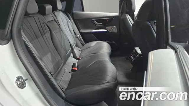 Mercedes-Benz EQE 2023 thumb 12