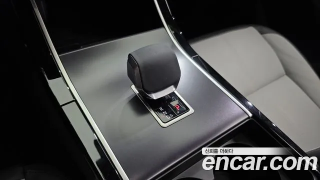 Land Rover Range Rover Velar 2026 thumb 10