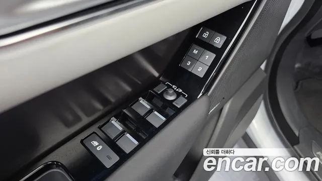 Land Rover Range Rover Velar 2026 thumb 5