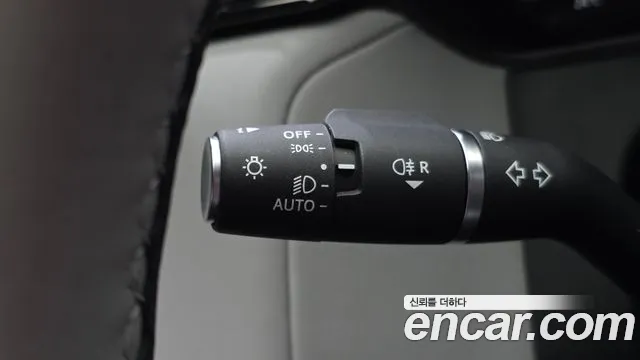 Land Rover Range Rover Velar 2026 thumb 4