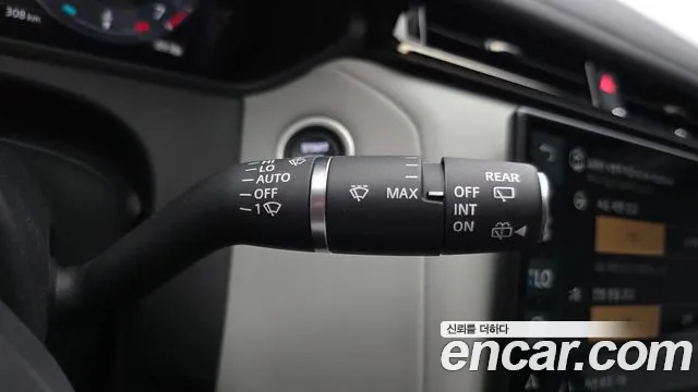 Land Rover Range Rover Velar 2026 thumb 12