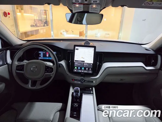 Volvo XC60 2025 thumb 4