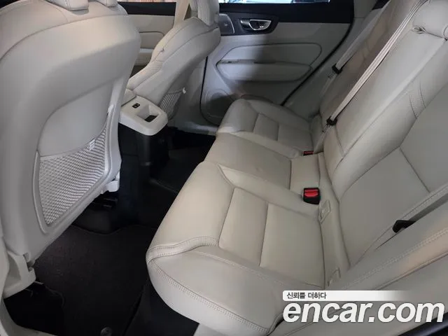 Volvo XC60 2025 thumb 7