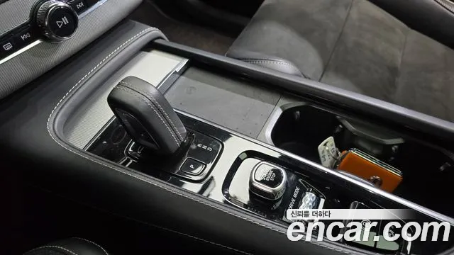 Volvo XC90 2020 thumb 7