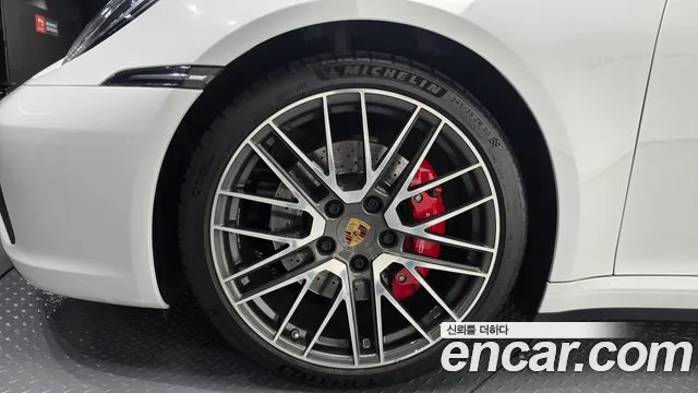 Porsche 911 2021 thumb 4