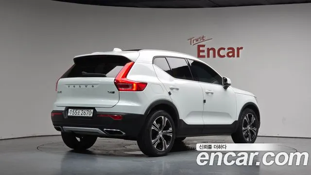 Volvo XC40 2020 thumb 5