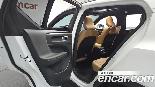 Volvo XC40 2020 thumb 3