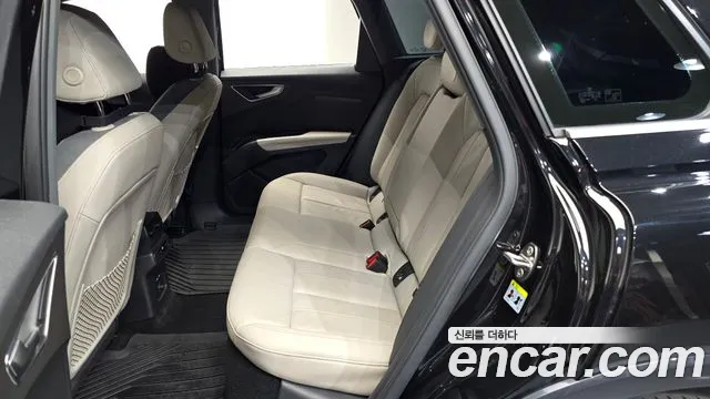Audi Q4 e-tron 2022 thumb 3