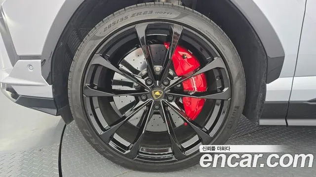 Lamborghini Urus 2024 thumb 8