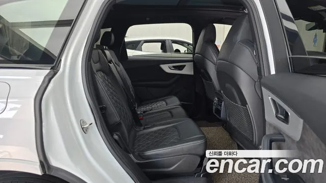 Audi Q7 2021 thumb 7