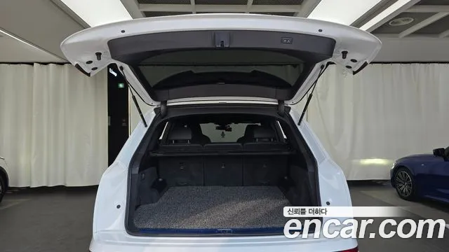 Audi Q7 2021 thumb 6