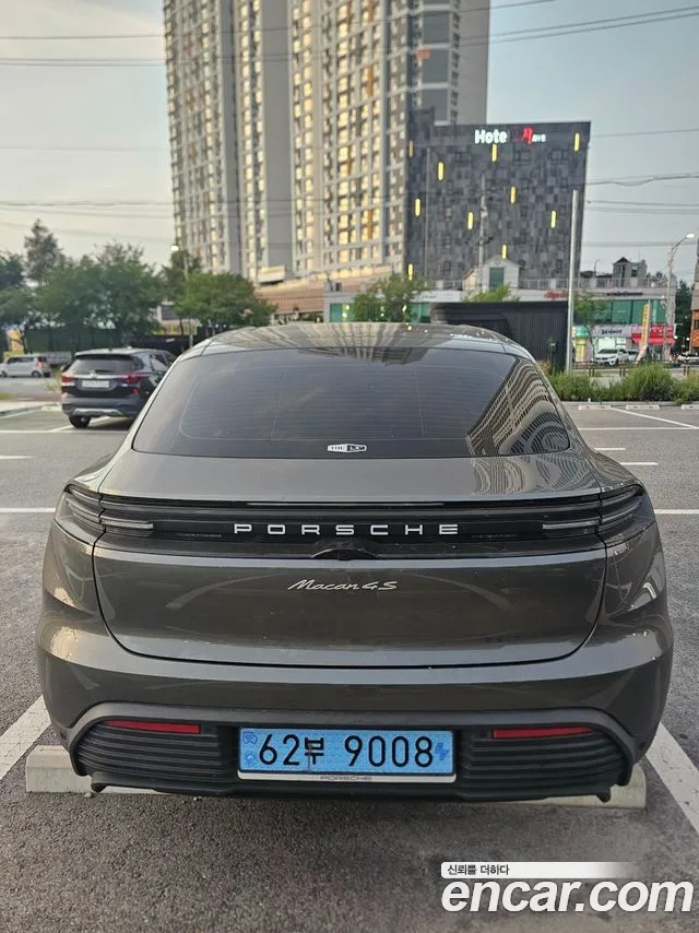 Porsche Macan 2025 thumb 4