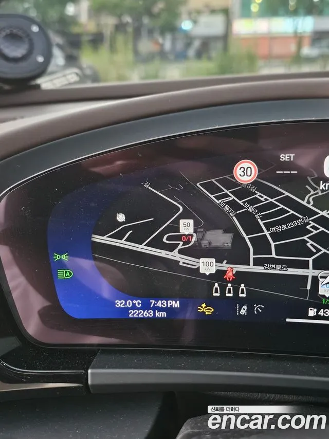 Porsche Macan 2025 thumb 8