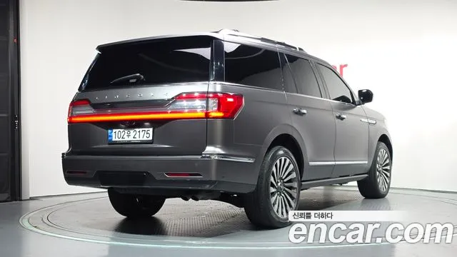 Lincoln Navigator 2021 thumb 7