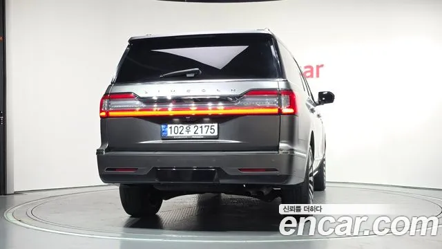 Lincoln Navigator 2021 thumb 10