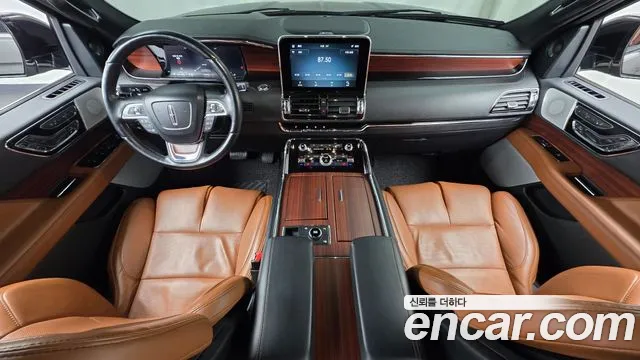 Lincoln Navigator 2021 thumb 3