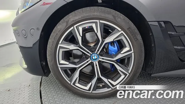 BMW i4 2023 thumb 2
