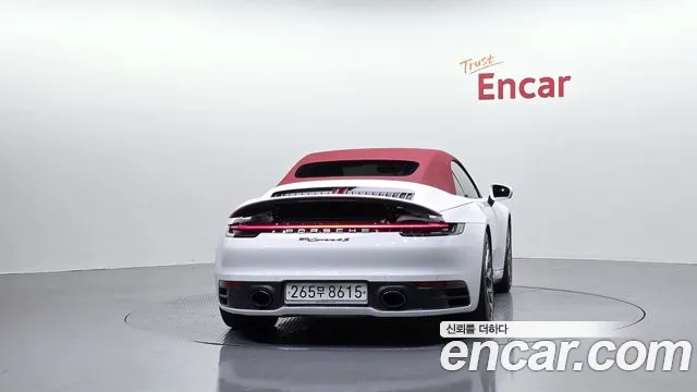 Porsche 911 2020 thumb 11