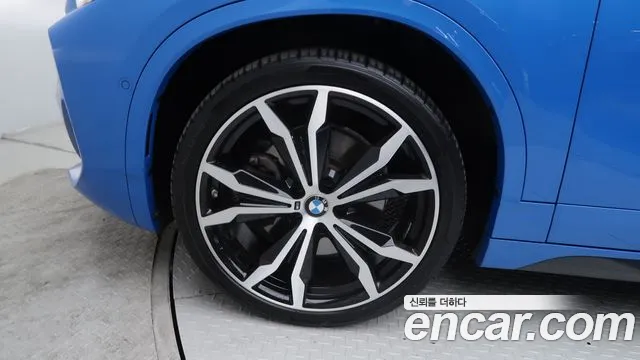 BMW X2 2019 thumb 3