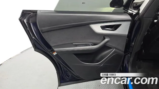 Audi Q8 2023 thumb 11
