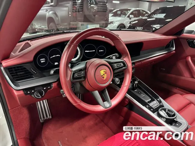 Porsche 911 2020 thumb 10