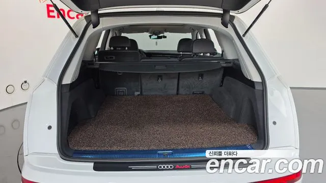 Audi Q7 2020 thumb 11