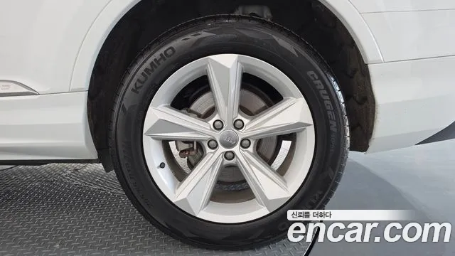Audi Q7 2020 thumb 2