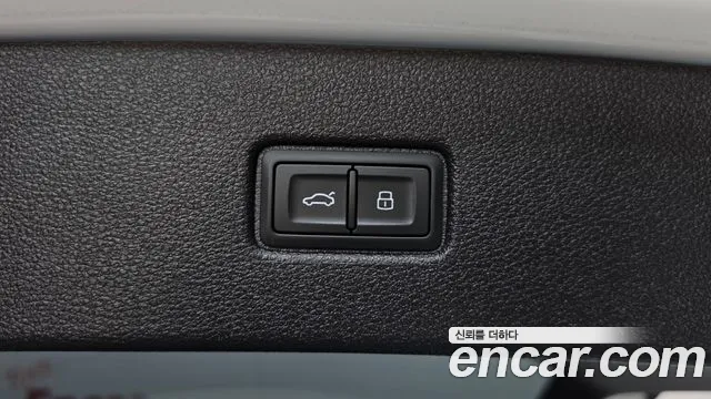 Audi Q7 2020 thumb 10