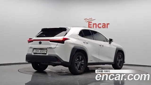 Lexus UX 2019 thumb 10