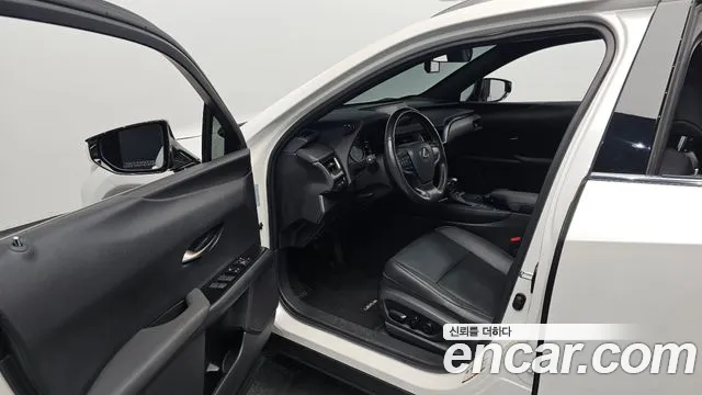 Lexus UX 2019 thumb 12