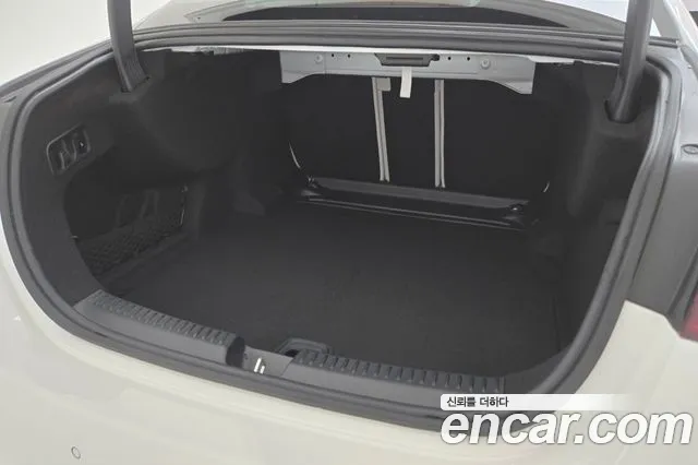 Mercedes-Benz E-Класс 2025 thumb 2