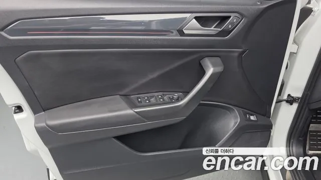 Volkswagen T-Roc 2021 thumb 11