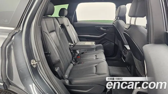 Audi Q7 2021 thumb 10