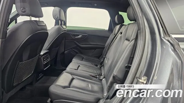 Audi Q7 2021 thumb 4