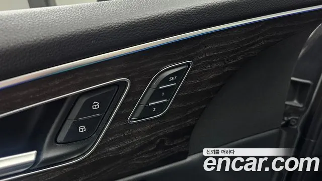 Audi Q7 2021 thumb 3