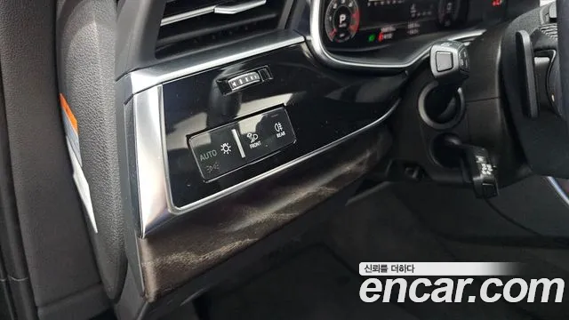 Audi Q7 2021 thumb 11