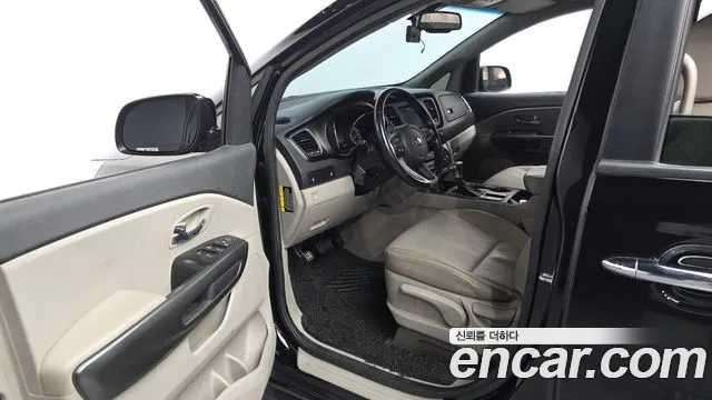 Kia Carnival 2019 thumb 11
